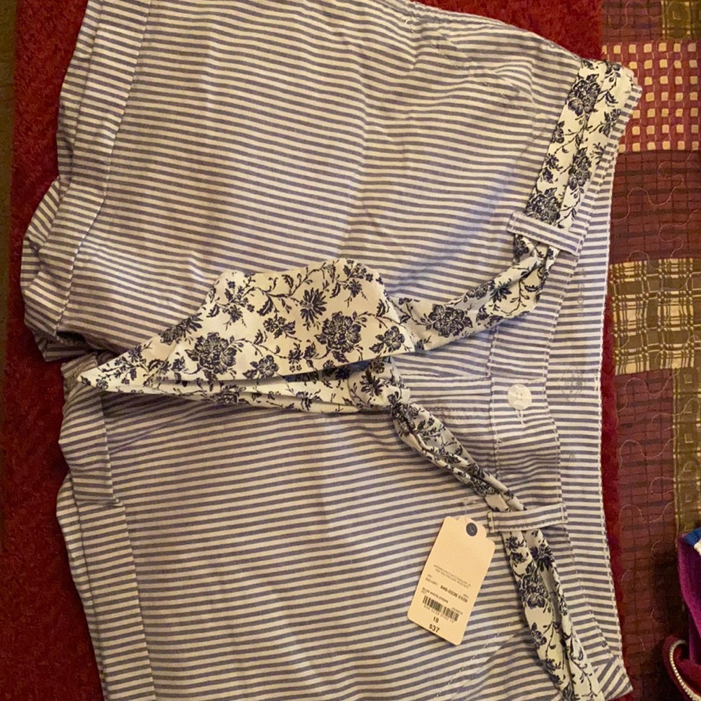 Woman’s shorts size 18